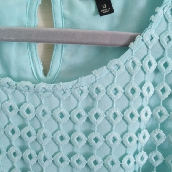 Talbots Sleeveless Crocheted Lace Blouse - Picture 4 of 6